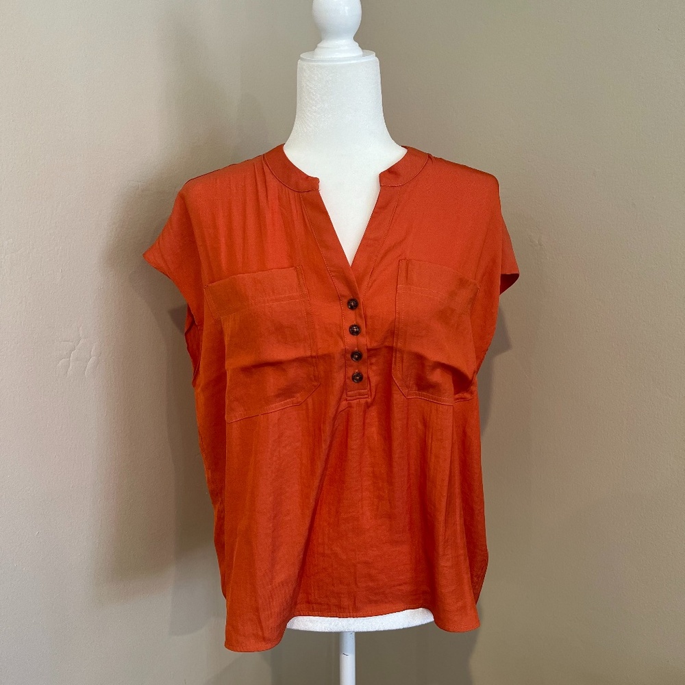 Maison d'Amelie Orange Sleeveless Button Front V-Neck Utility Pocket Blouse